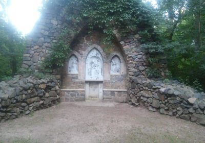 Denkmal im Schlosspark Lützschena während der Abendrunde 1