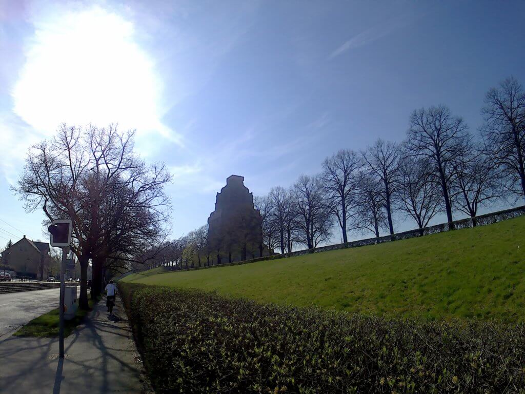 Am Völkerschlachtdenkmal vorbei (c) radelei.de